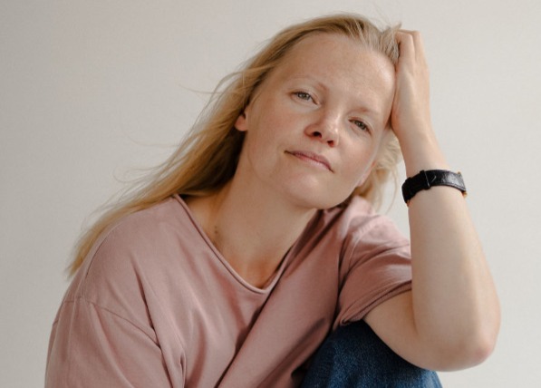 Kirjailijavieras Anna Anisimovan kuva.